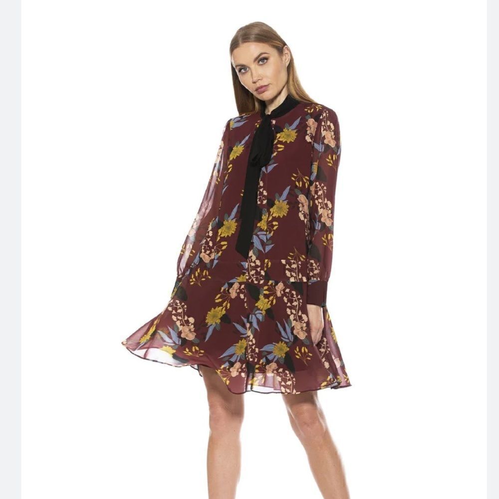 NWT Alexia Admor Kevyn Neck Tie Dress